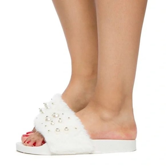 SALE! Bamboo Softy Fur Pearl Slides - Picture 4 of 4